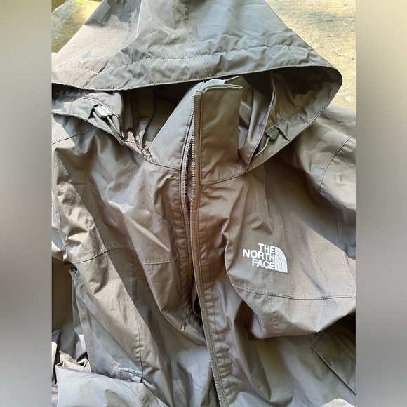 The Northface Men's Sz M 2024 Shell Jacket in Black Medium - Picture 2 of 11